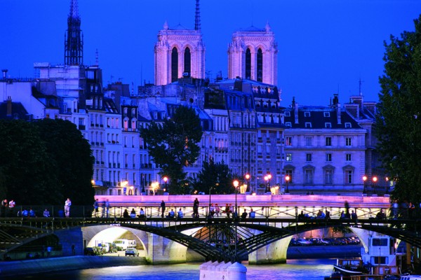 Visit Paris by night• ArtVentures