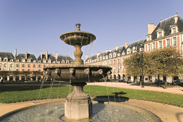 The old district of the Marais, Place des Vosges, the village Saint Paul - Walking tours - Paris Tours