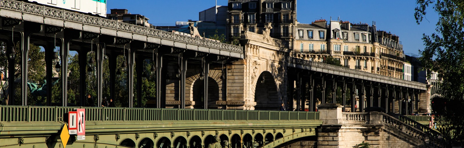 Bir Hakeim bridge