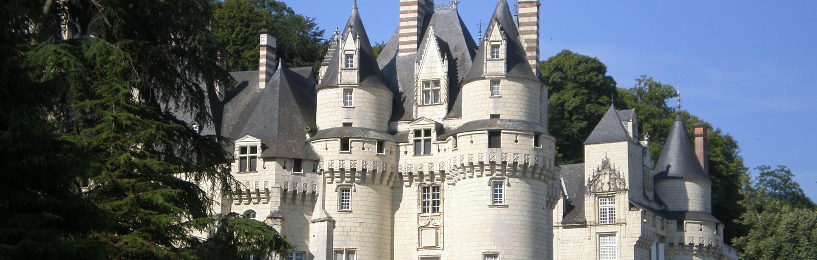 Tours Paris – Champagne - Burgundy – Berry – Loire Valley - Paris - Multi-regional - Multiday tours from Paris